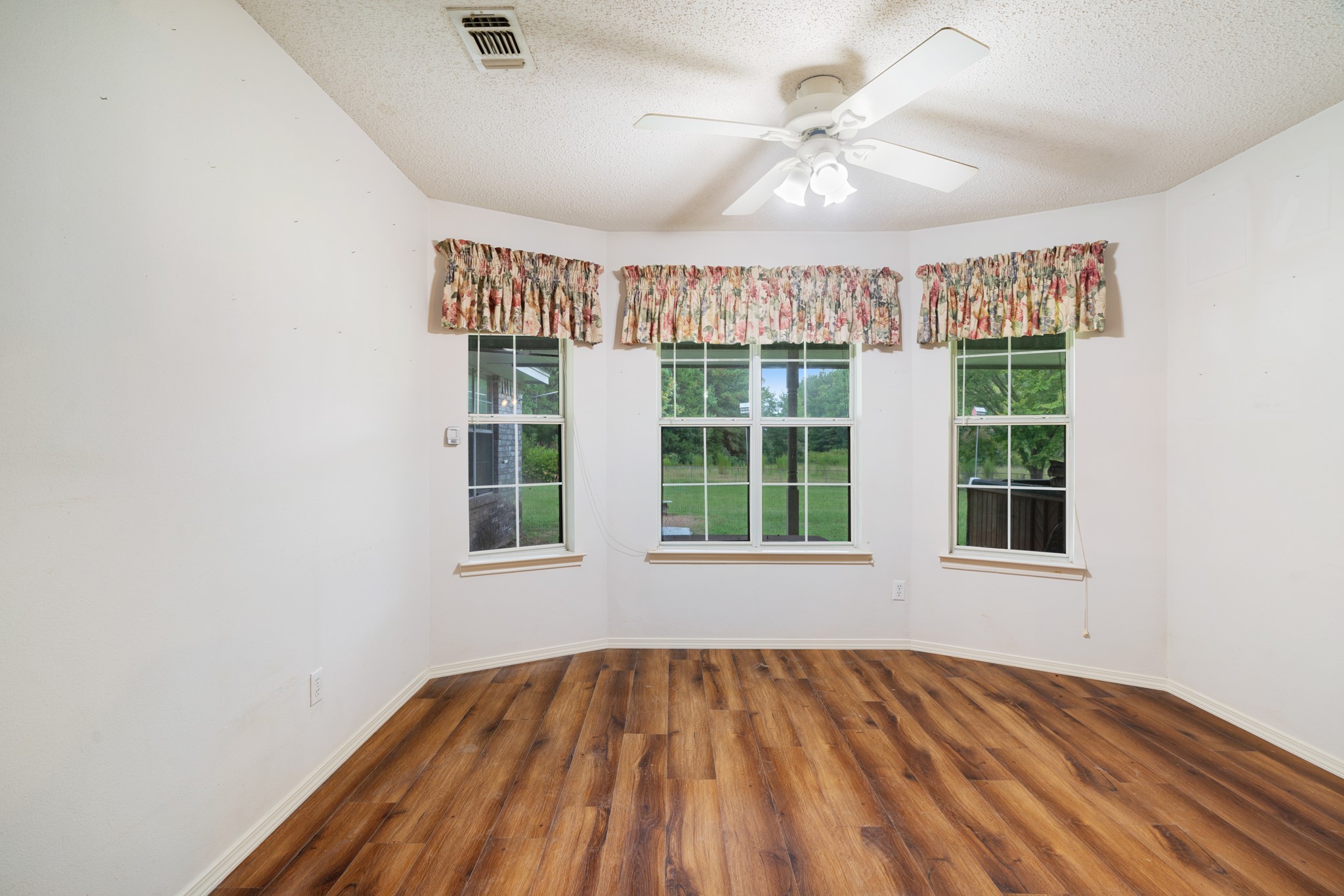 1490 Farm Road 2120
