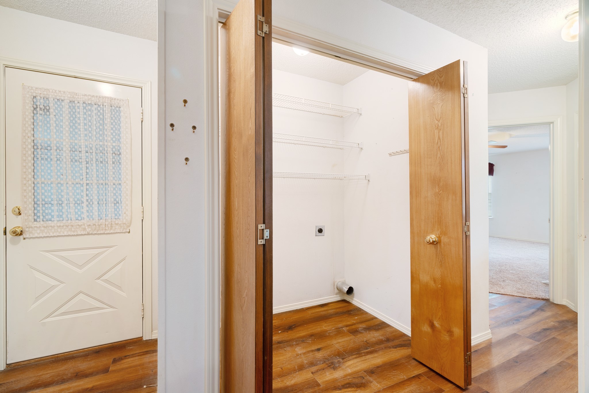 1490 Farm Road 2120