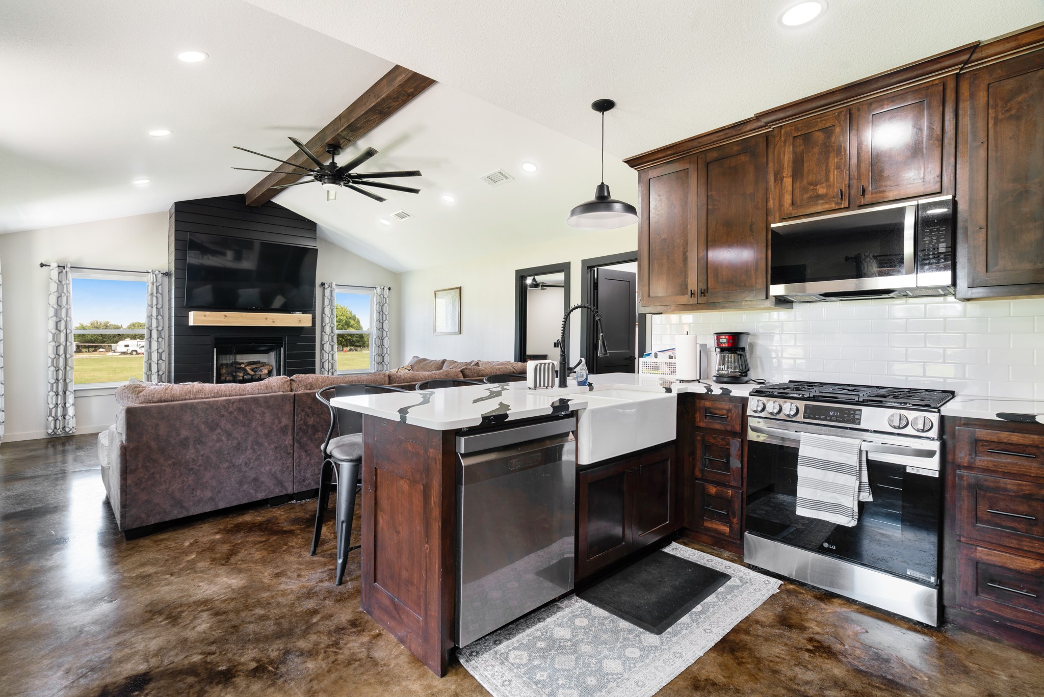 302 COUNTY ROAD 43830