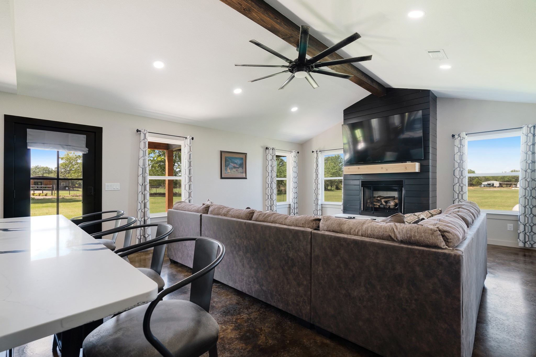302 COUNTY ROAD 43830