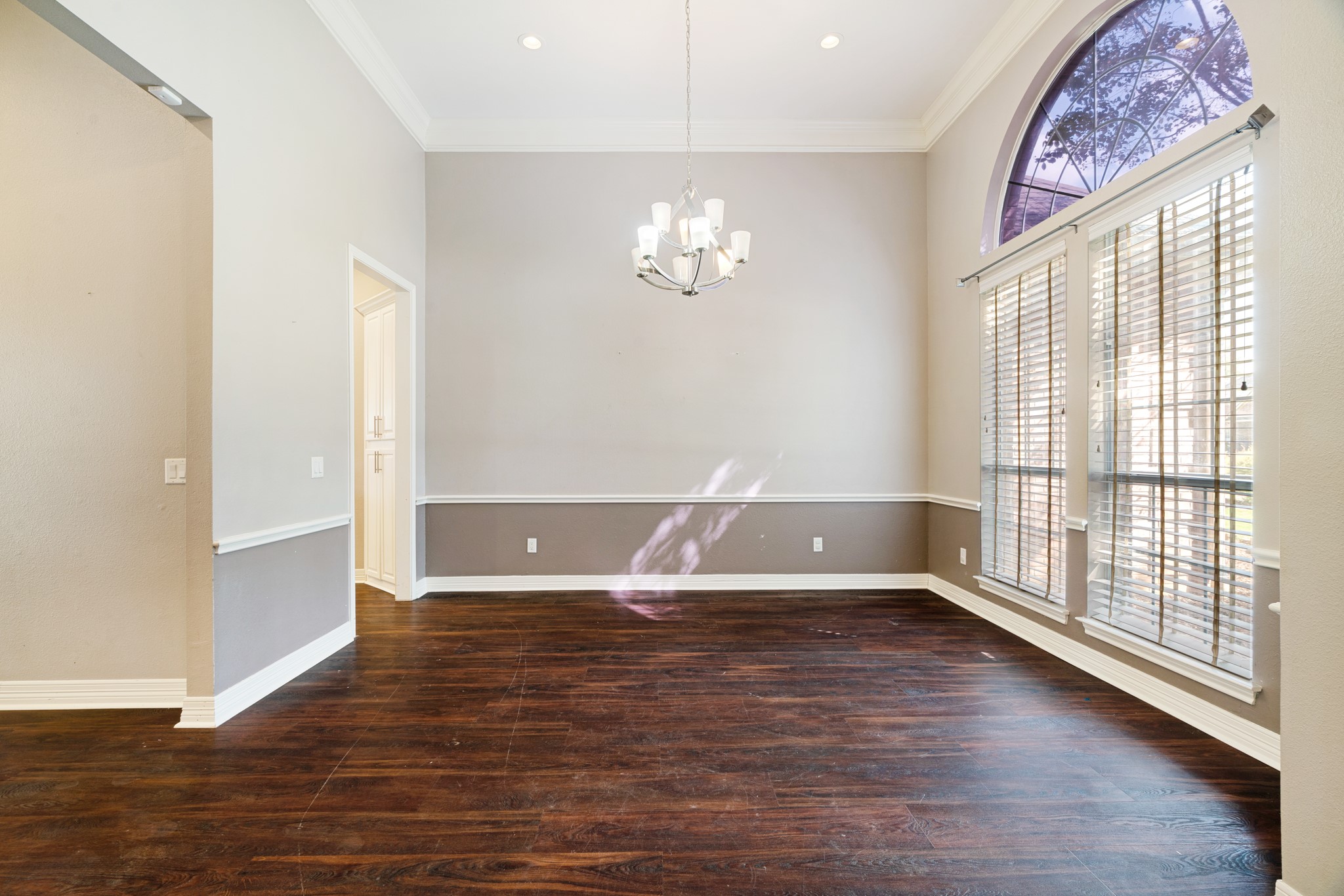 3725 Woodland Lane
