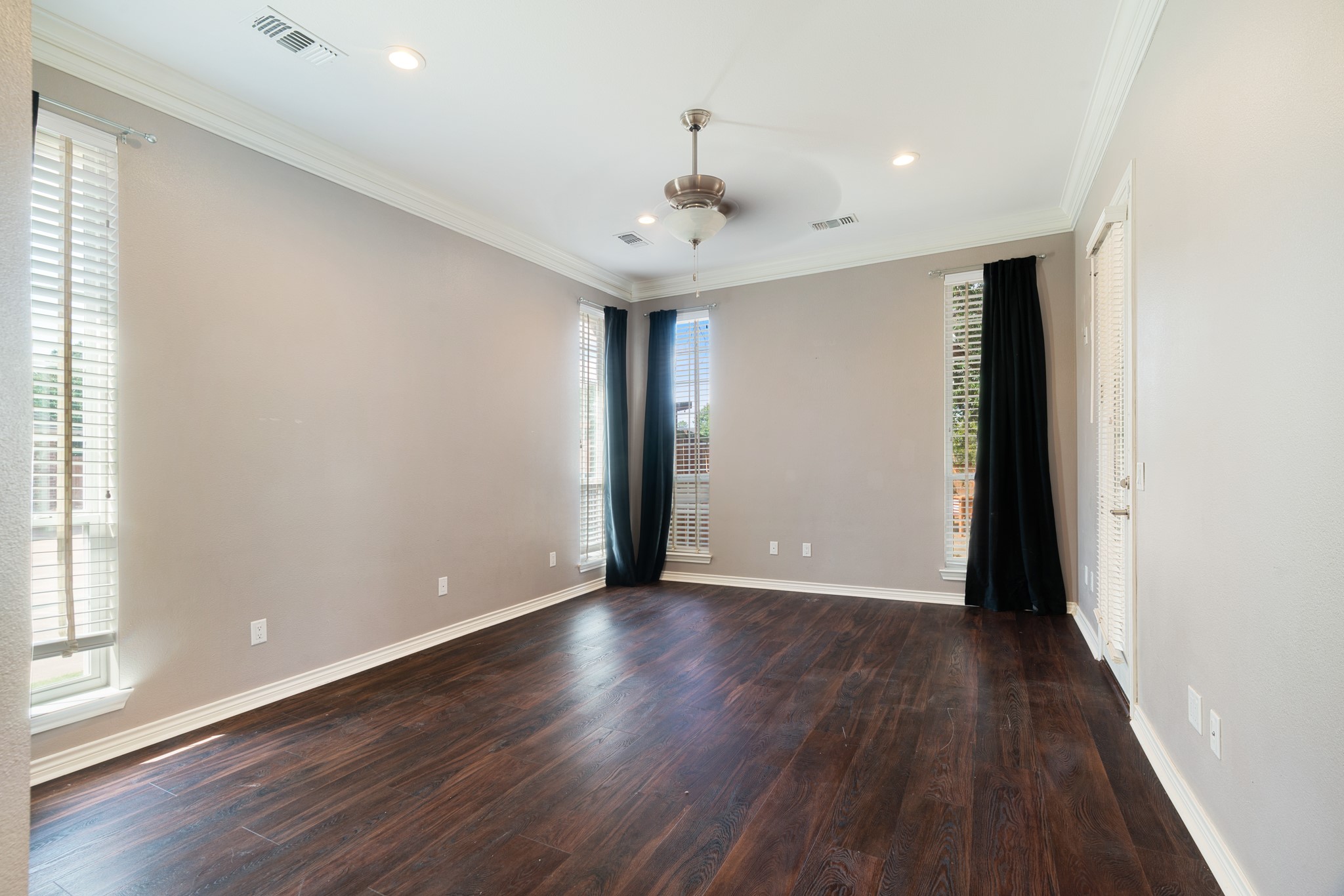 3725 Woodland Lane