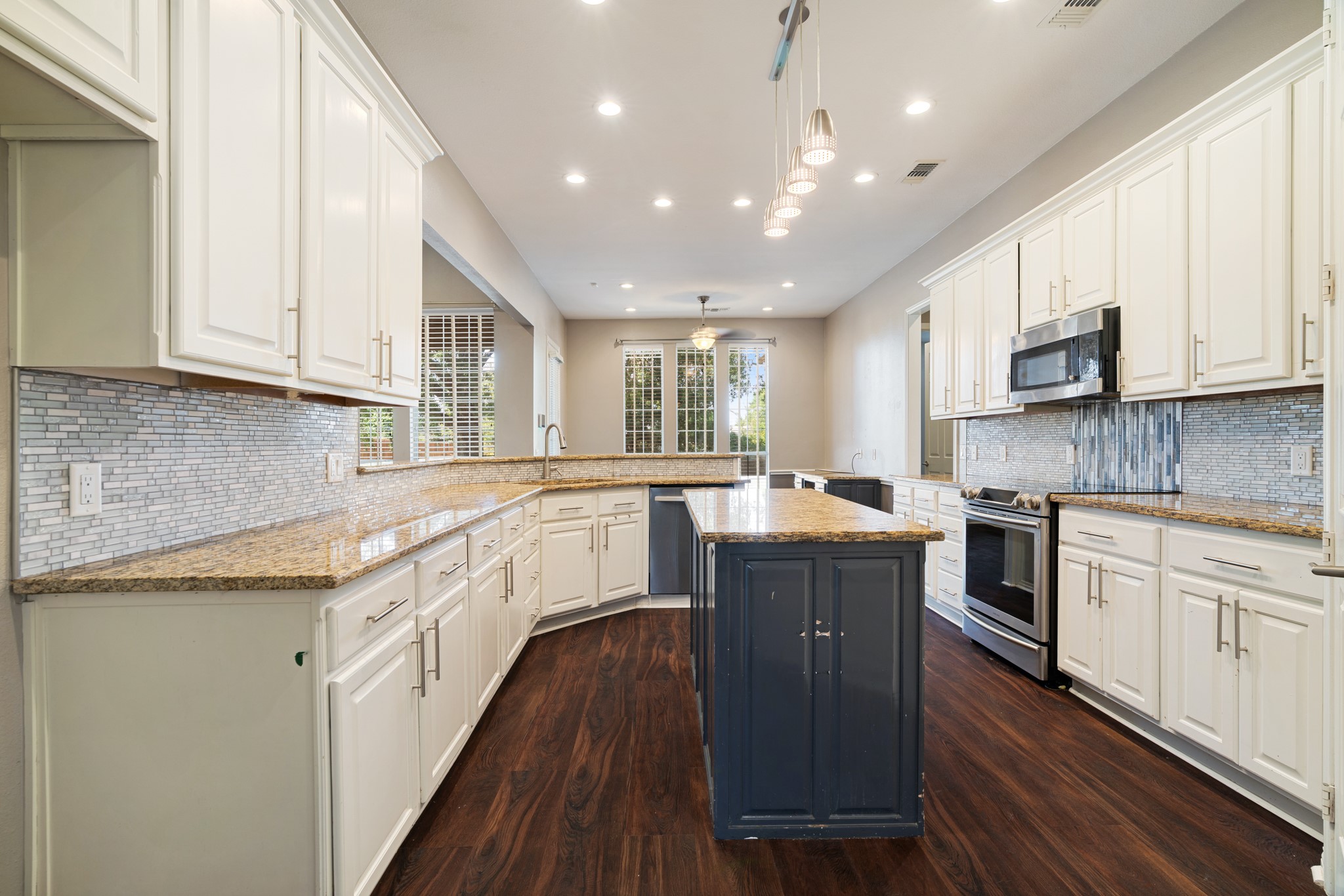 3725 Woodland Lane