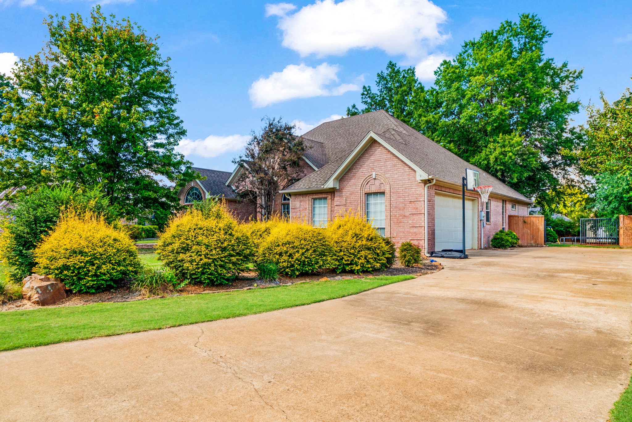 3725 Woodland Lane