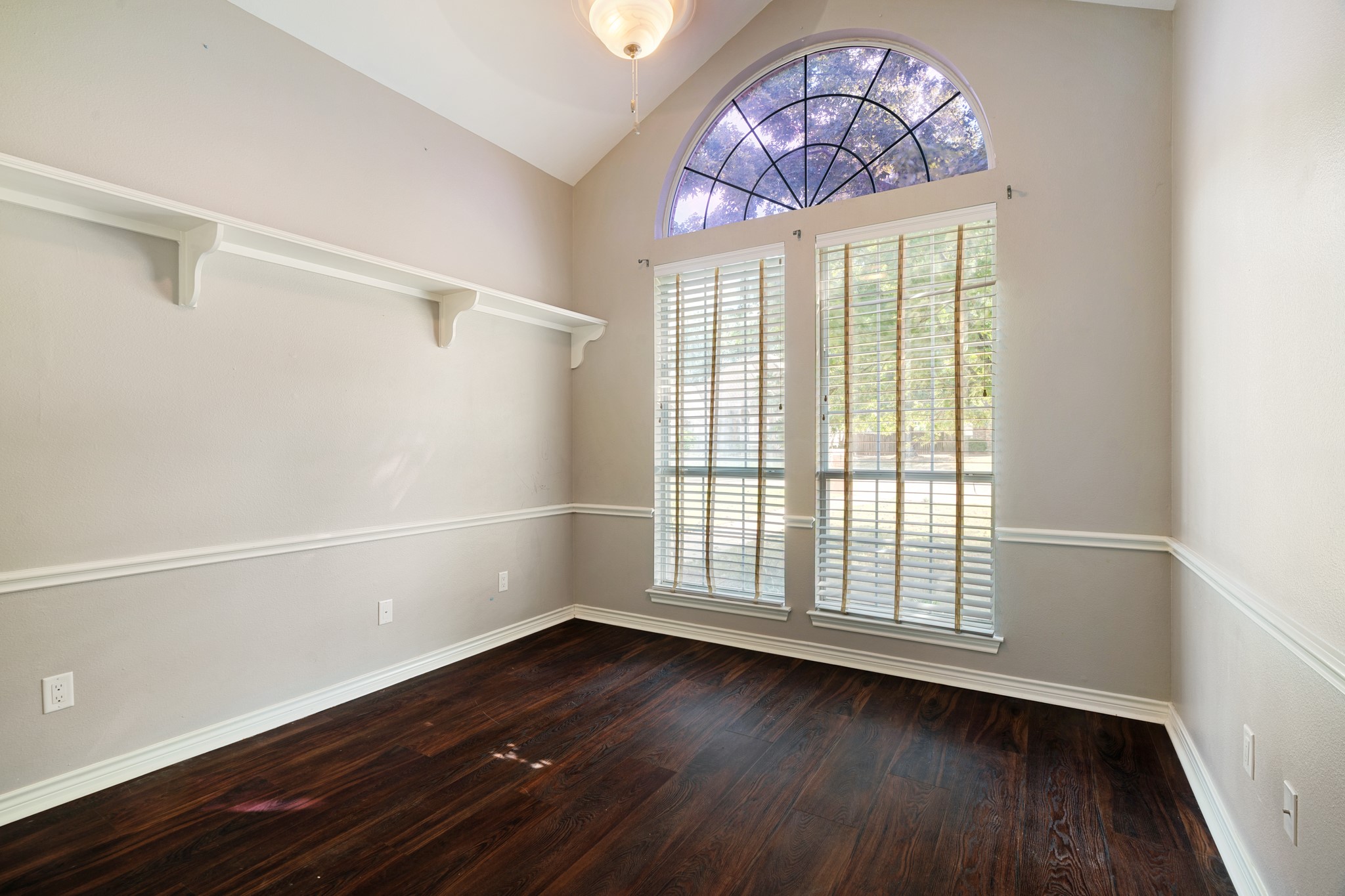 3725 Woodland Lane
