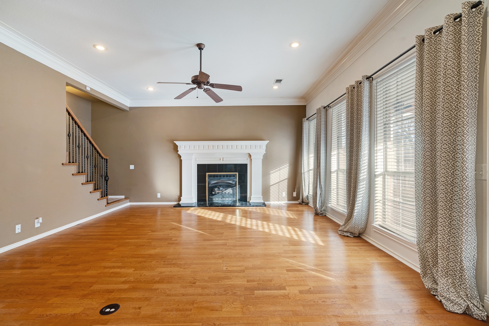 512 Brookes Way