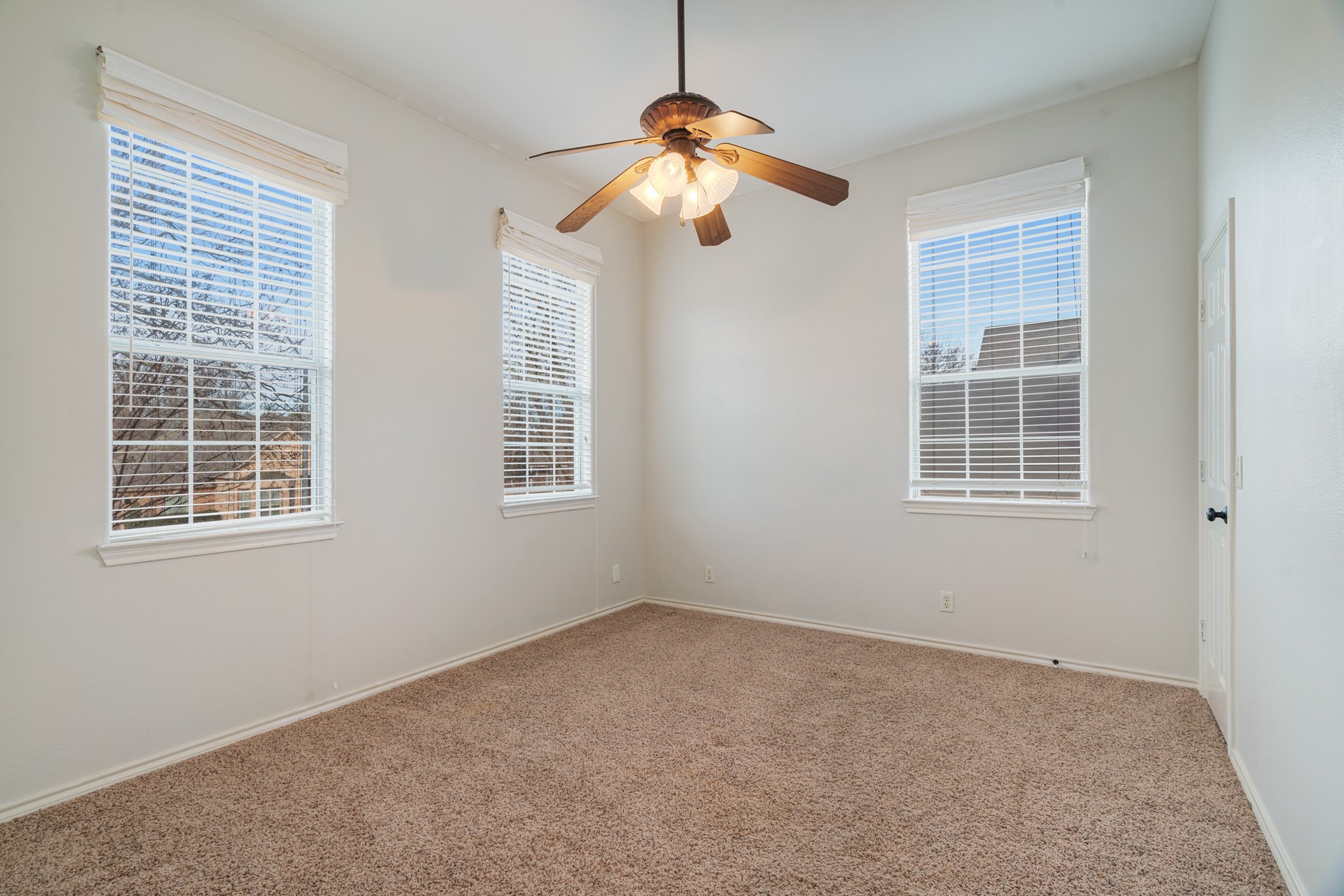 512 Brookes Way