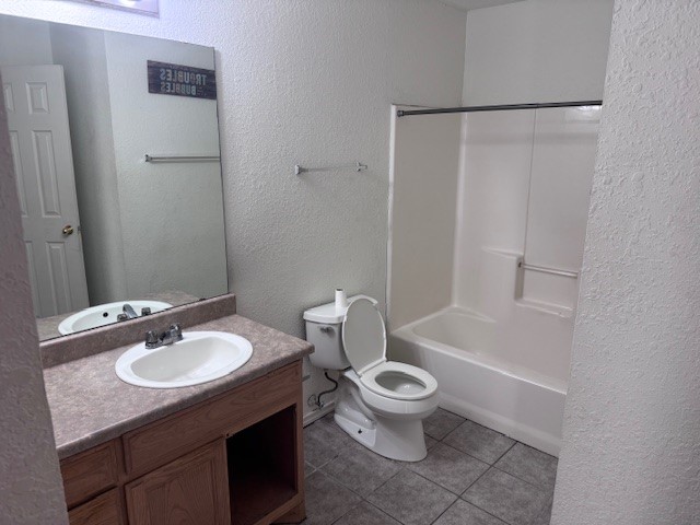 2541-2551 E Price Street 200