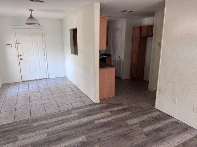 2541-2551 E Price Street 200
