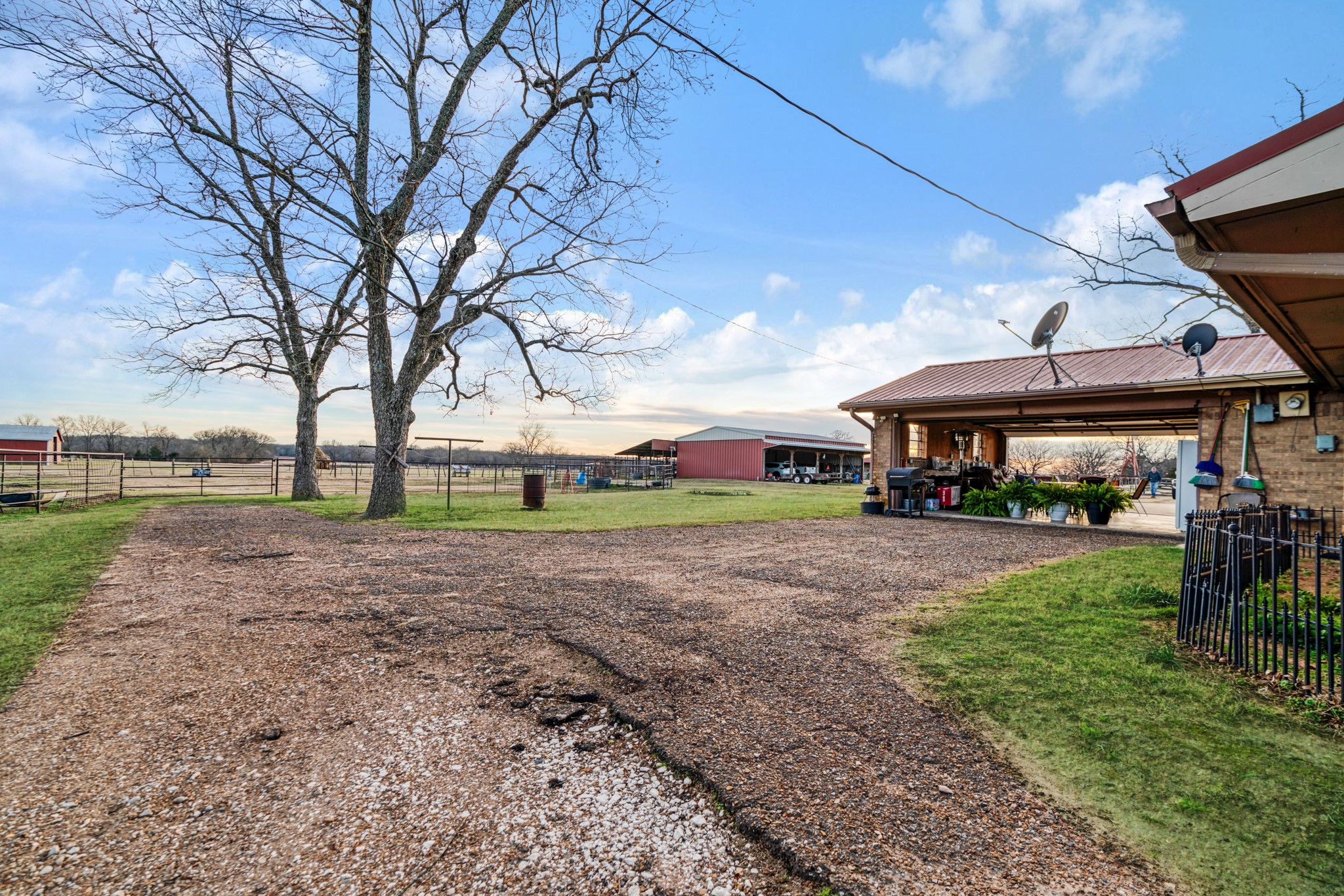 9216 Farm Road 195