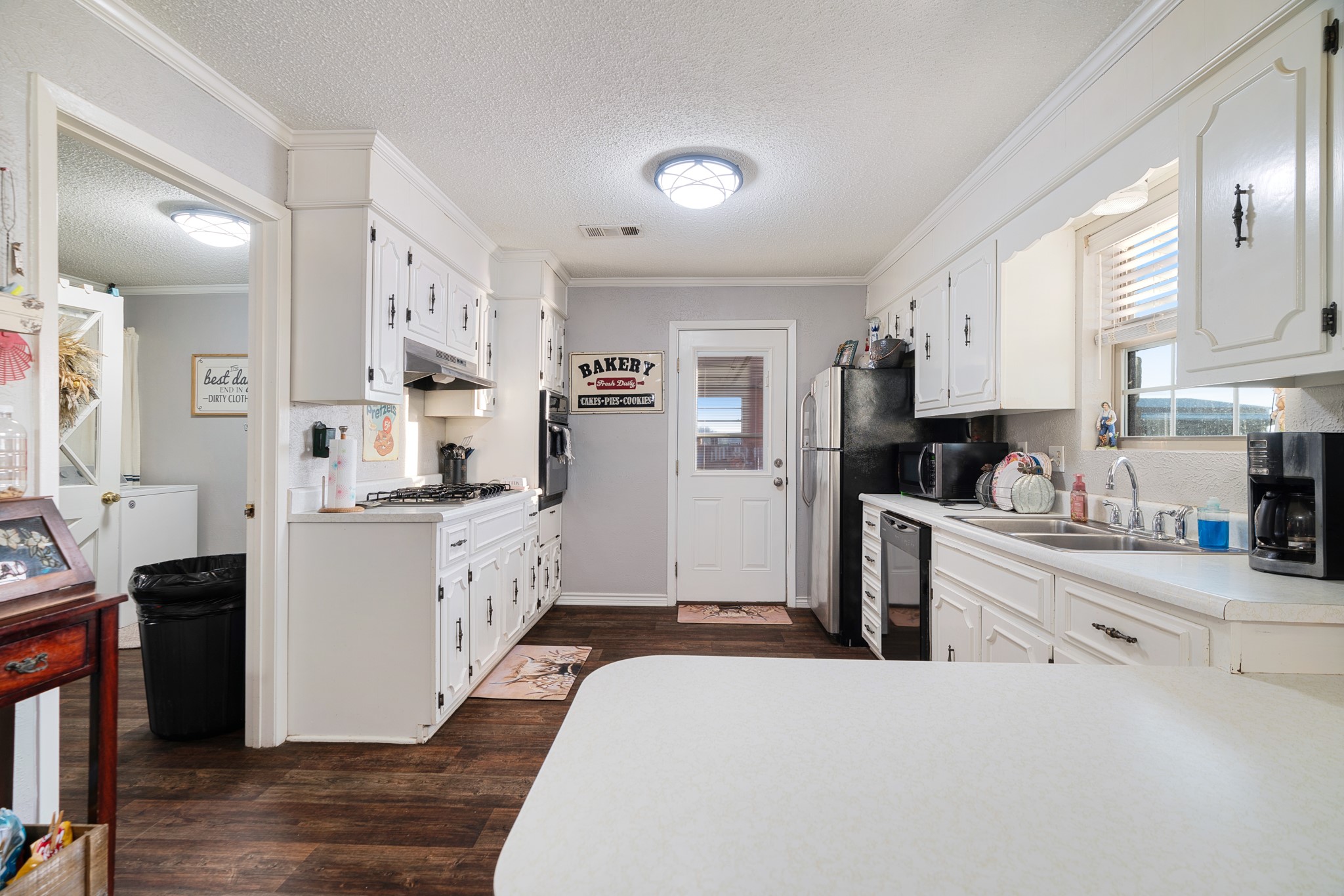 9216 Farm Road 195