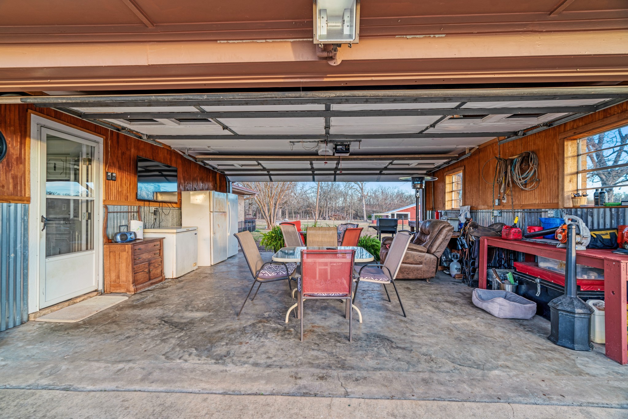 9216 Farm Road 195