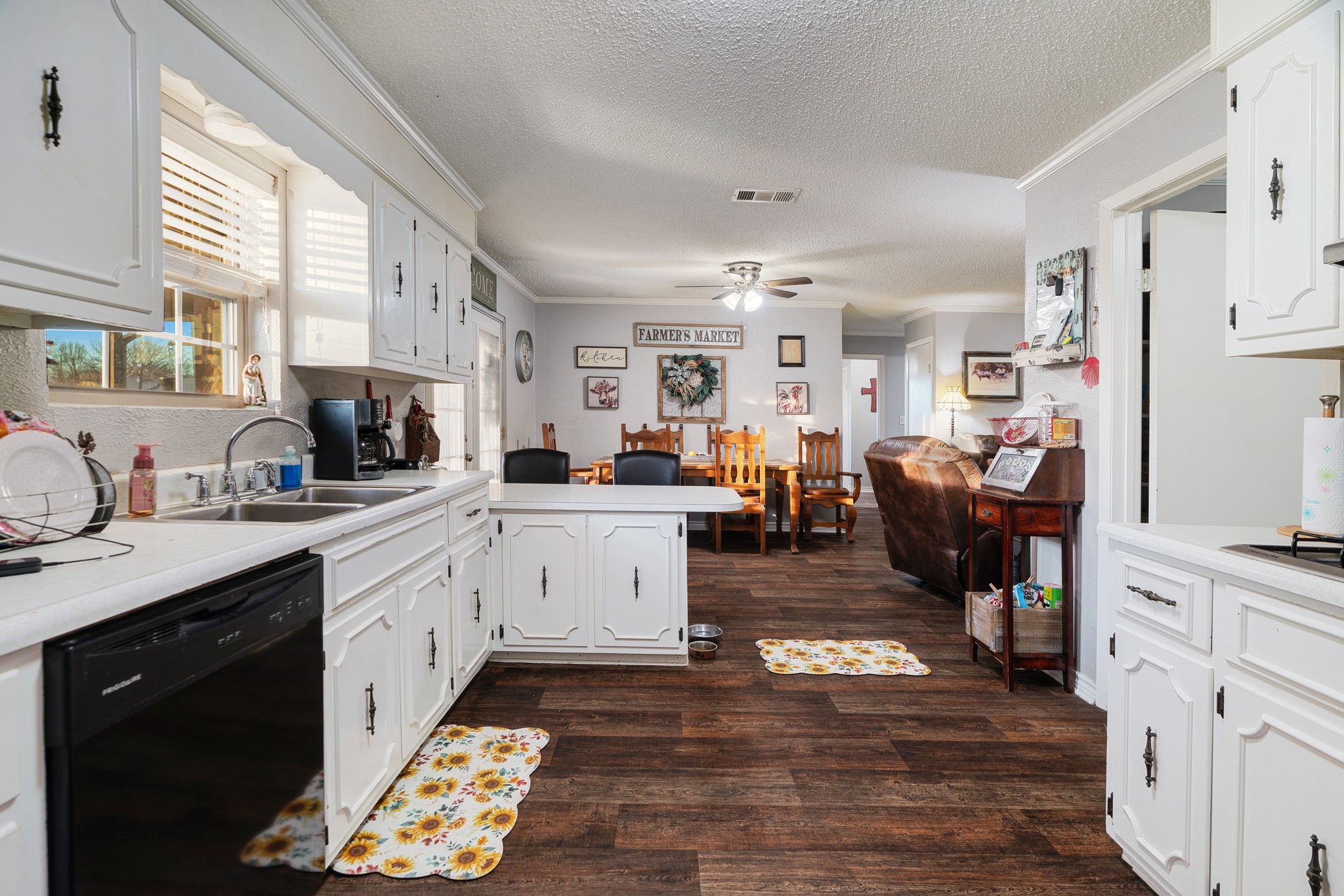 9216 Farm Road 195