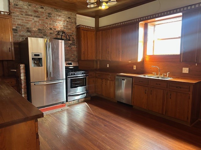 415 W Franklin