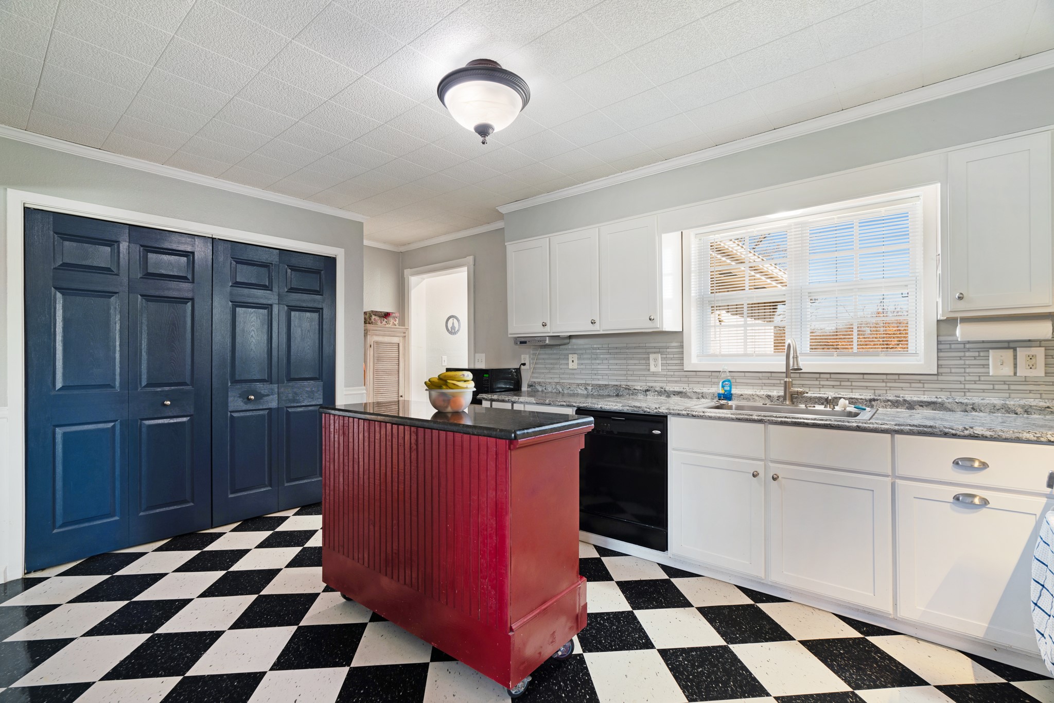 8413 Farm Road 195