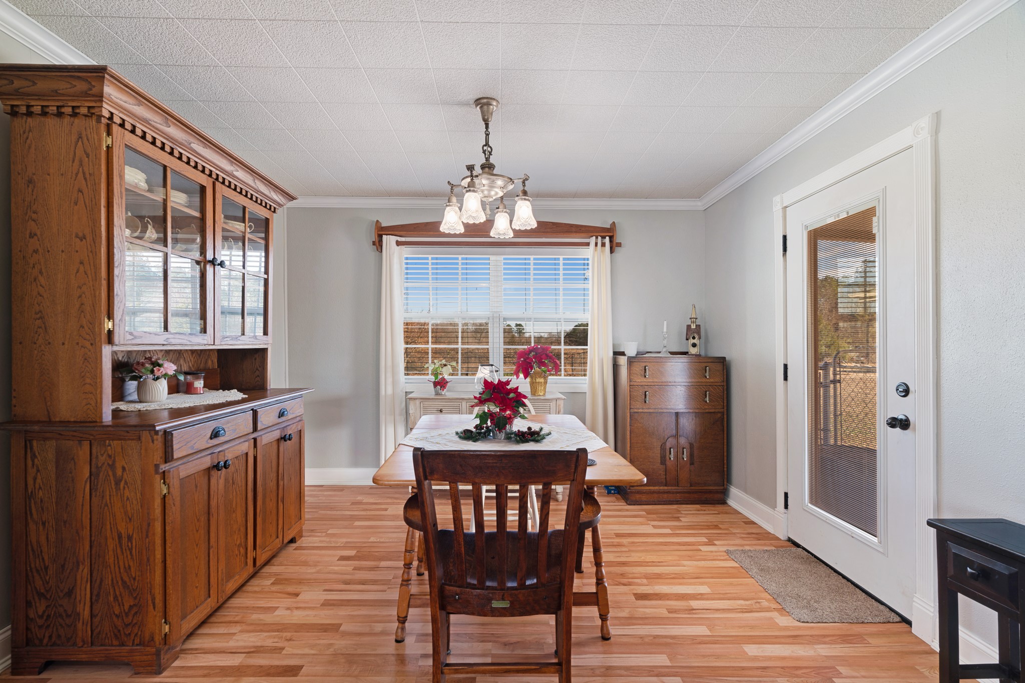 8413 Farm Road 195