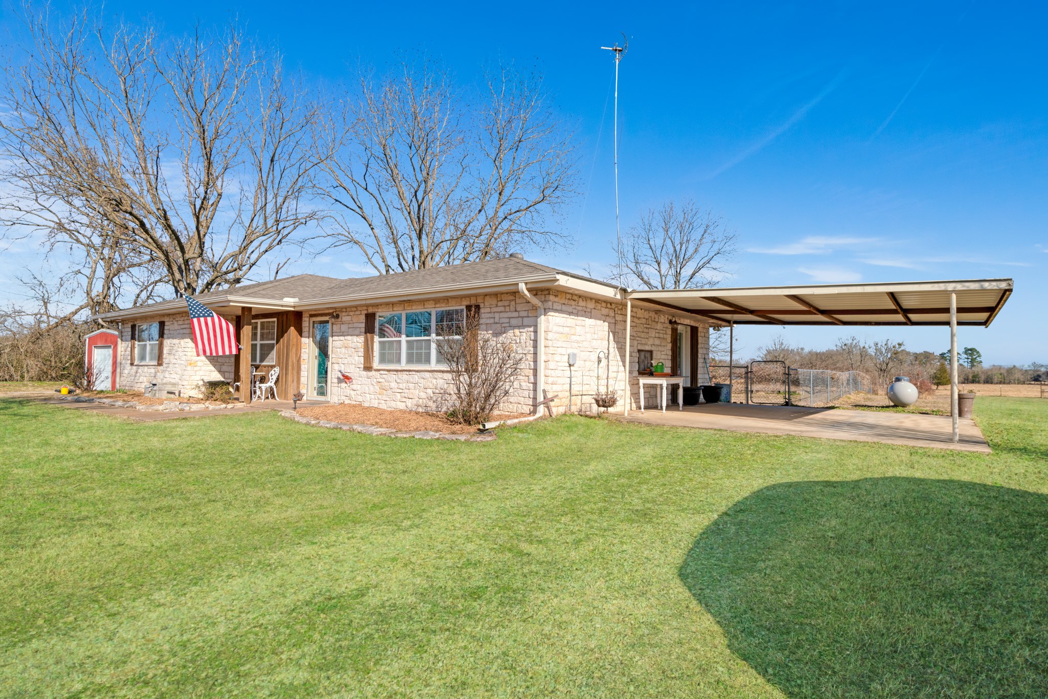 8413 Farm Road 195