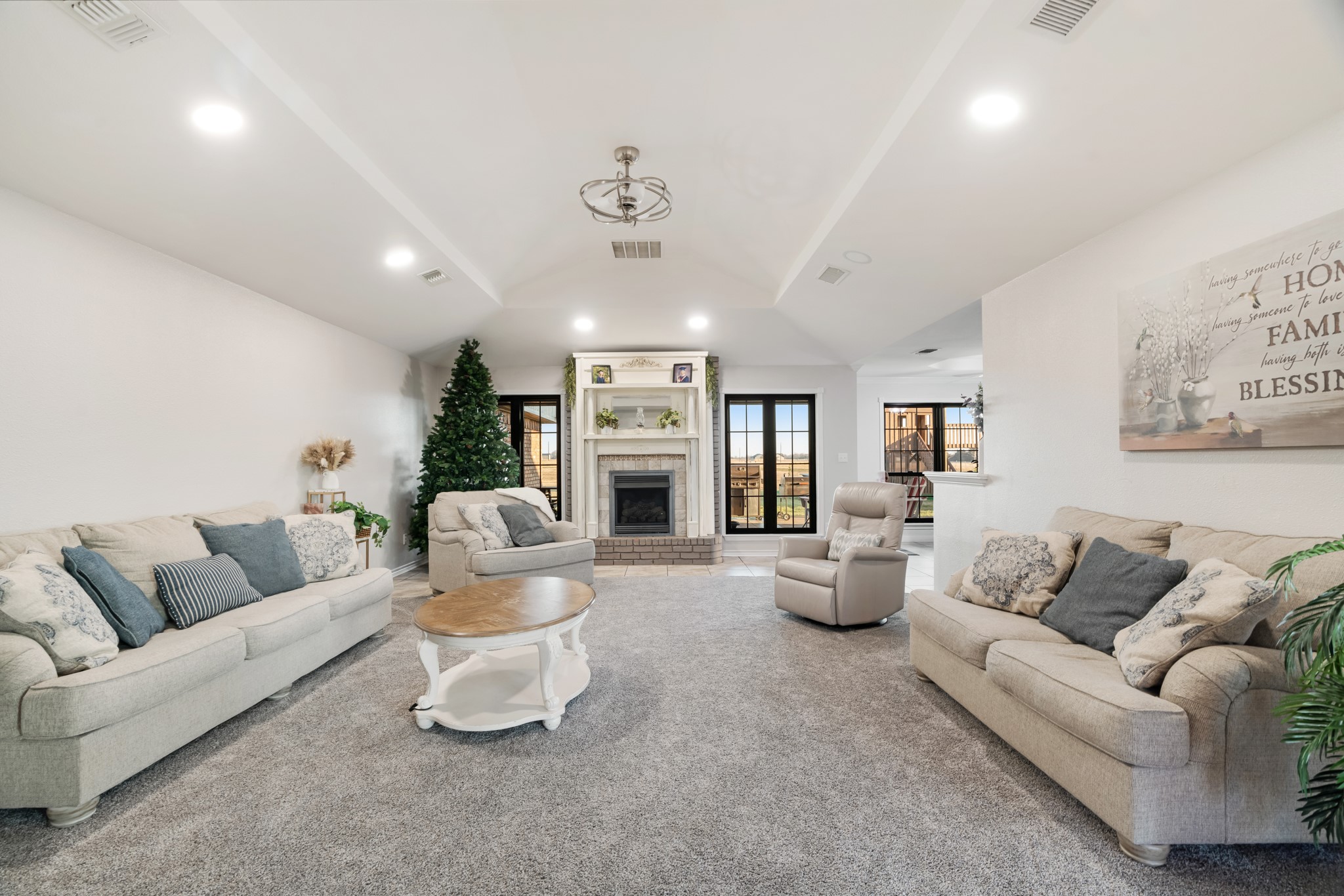 2748 Farm Road 2820