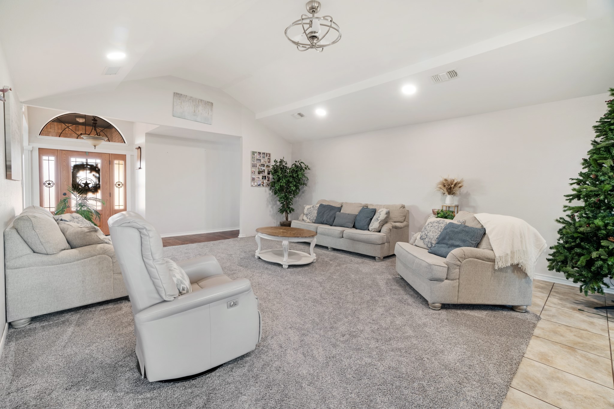2748 Farm Road 2820