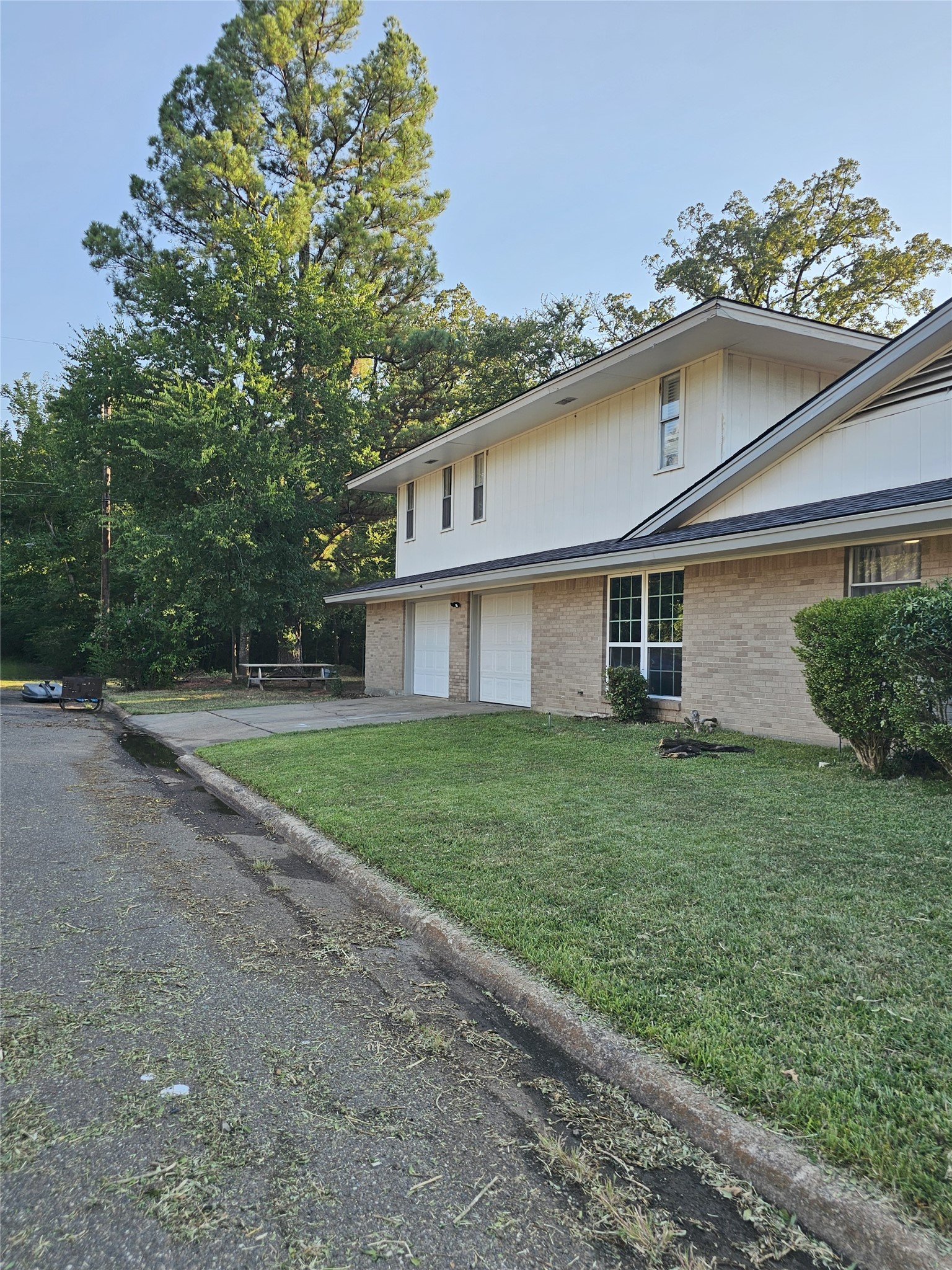 3605 W Houston
