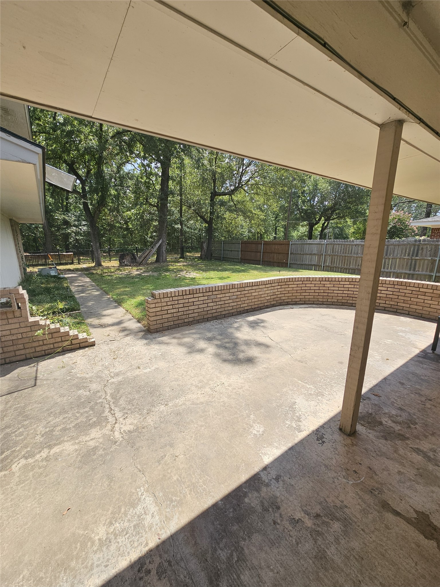 3605 W Houston