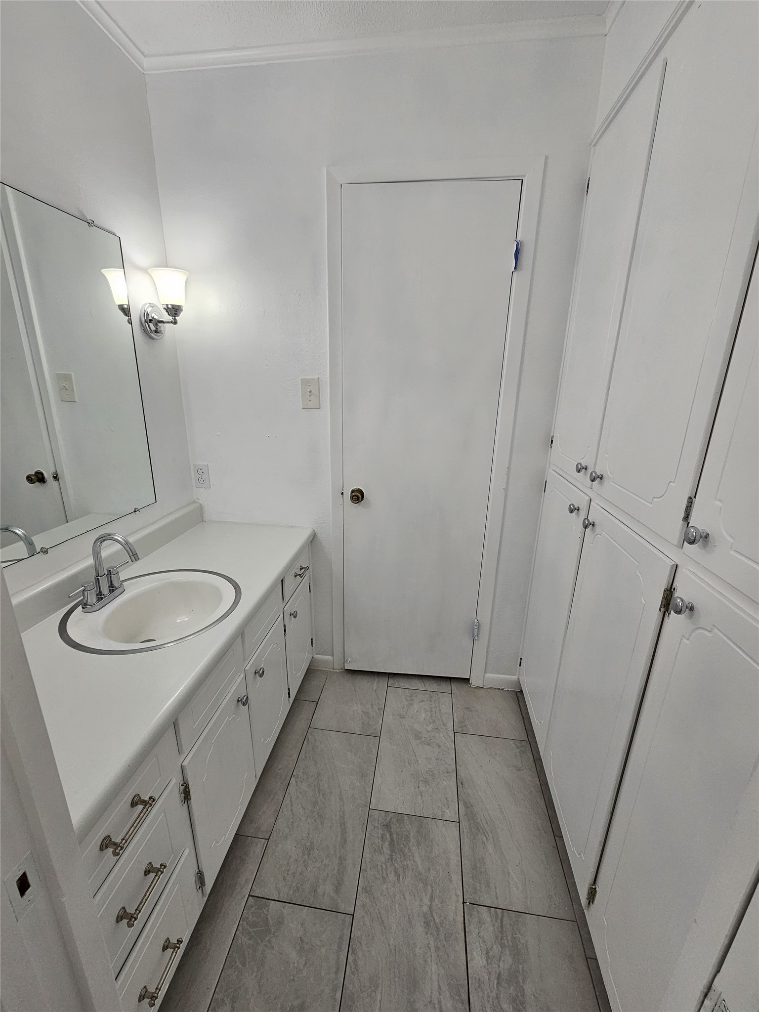 3605 W Houston