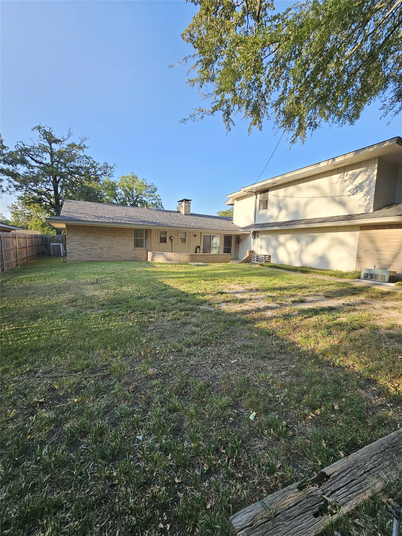 3605 W Houston