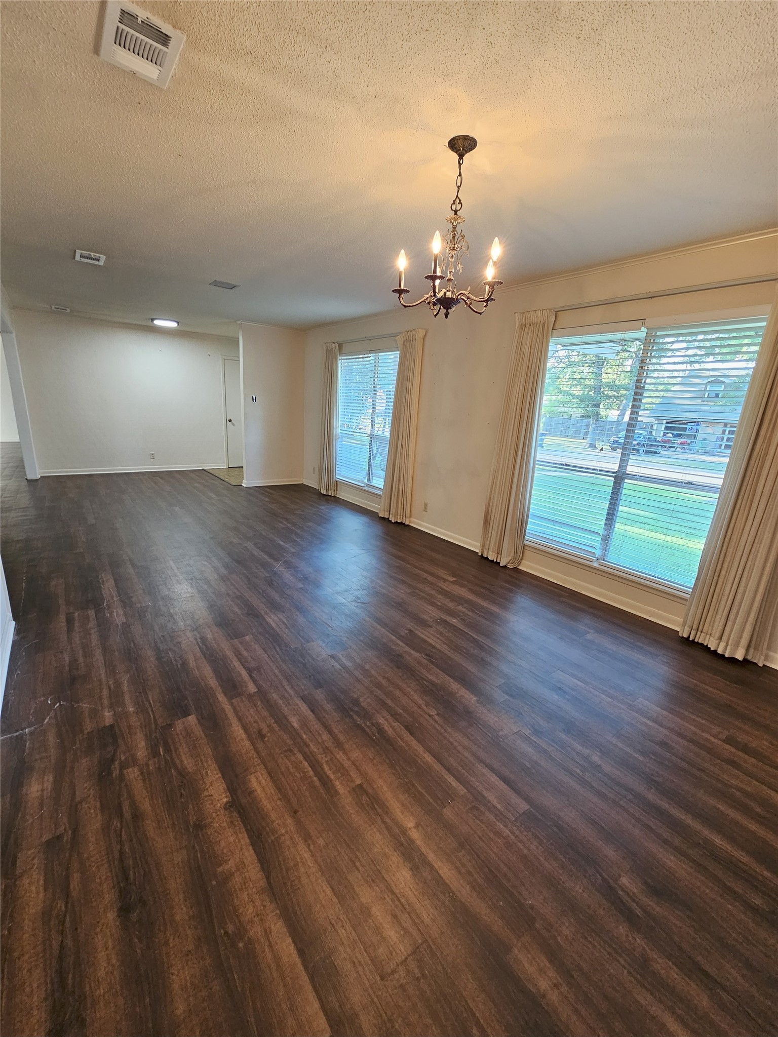 3605 W Houston