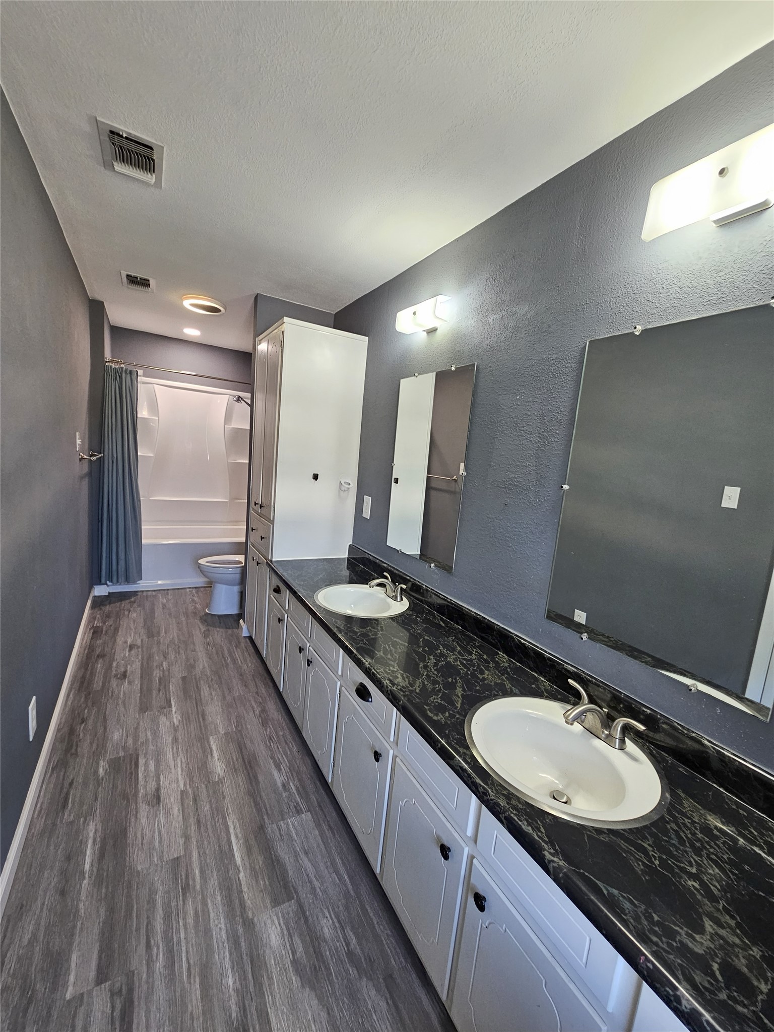 3605 W Houston