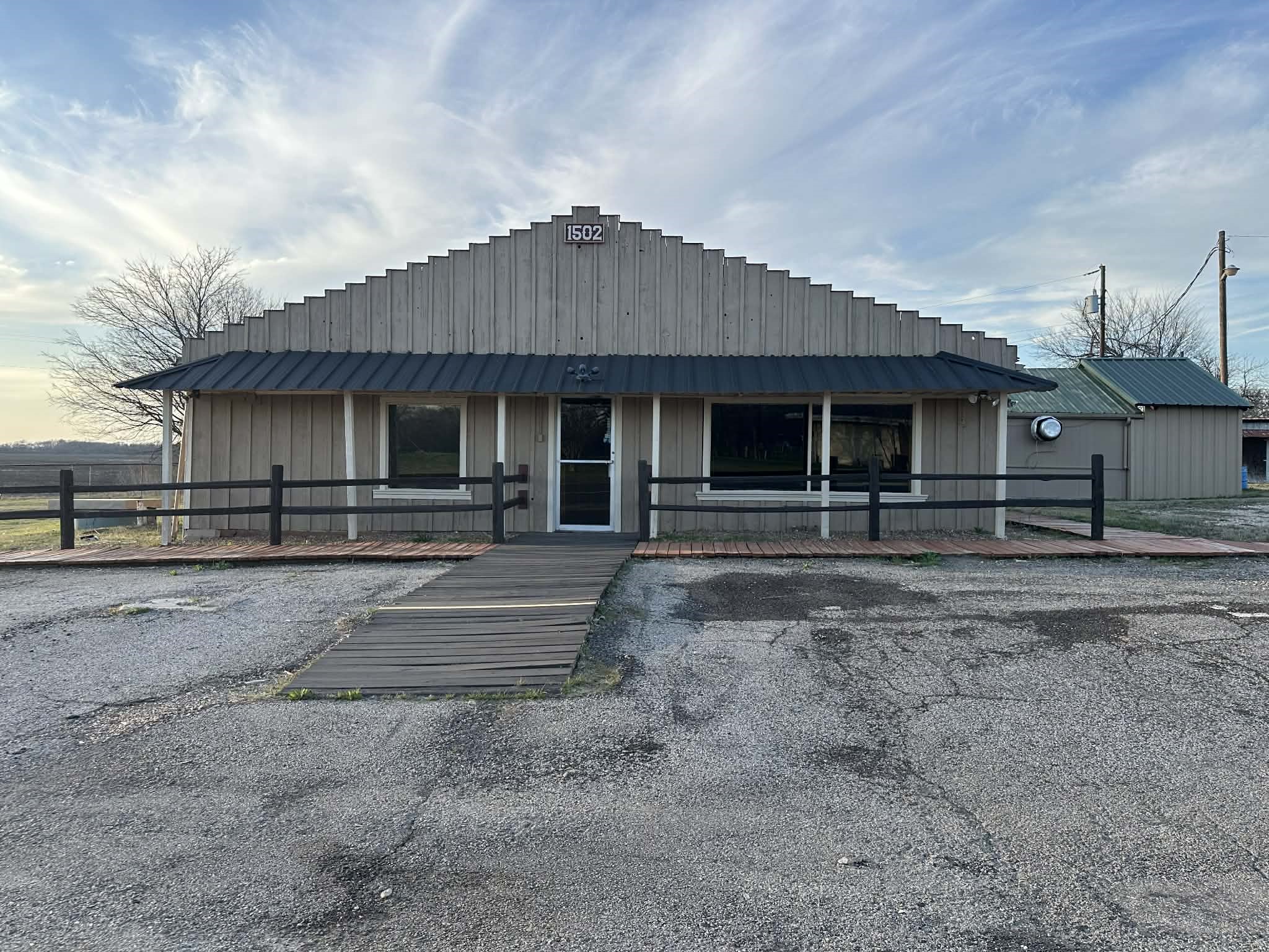 1502 W Main St Street