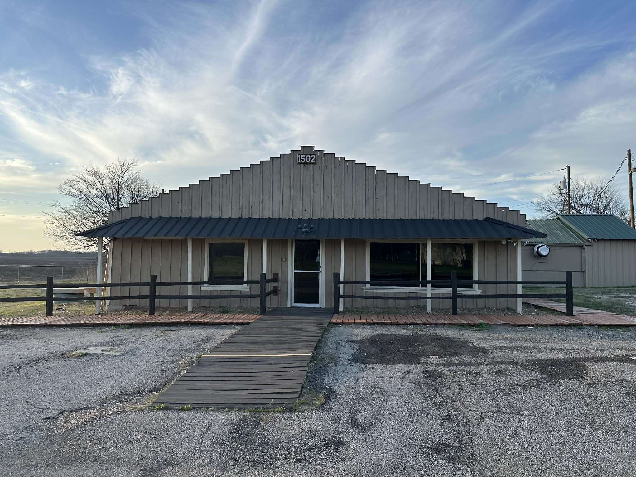 1502 W Main St Street