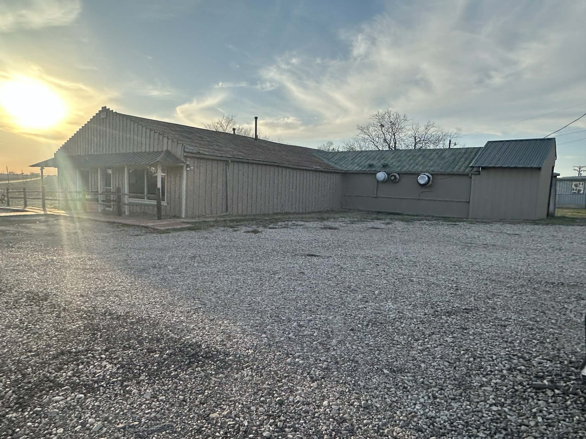 1502 W Main St Street