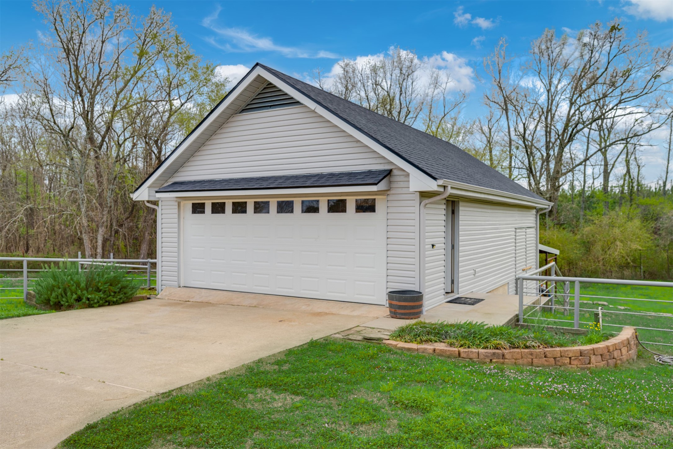 12843 Farm Road 909