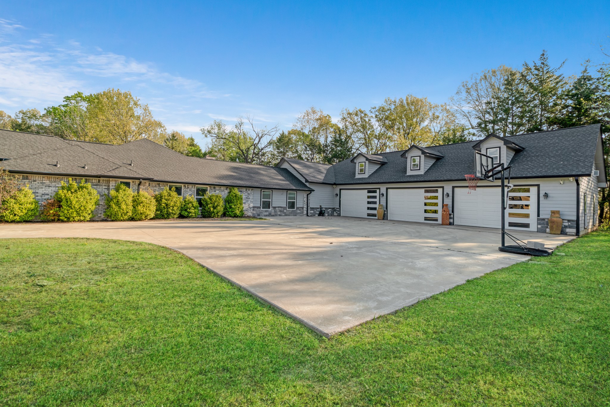 220 Laredo Drive