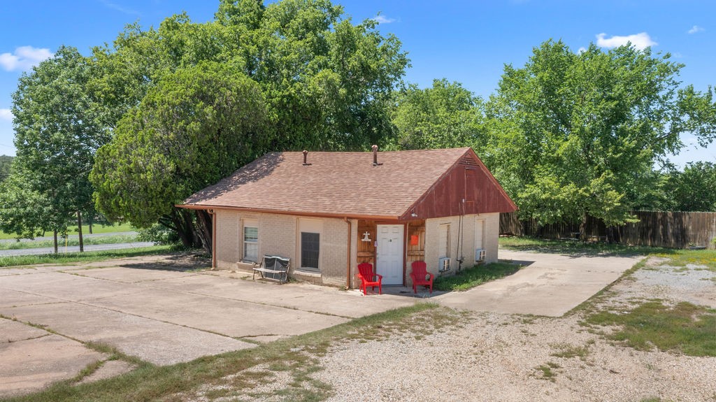 2070 N US Hwy 69