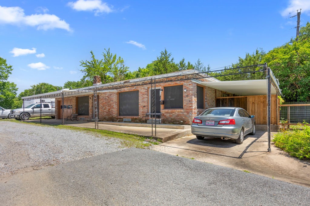 2070 N US Hwy 69