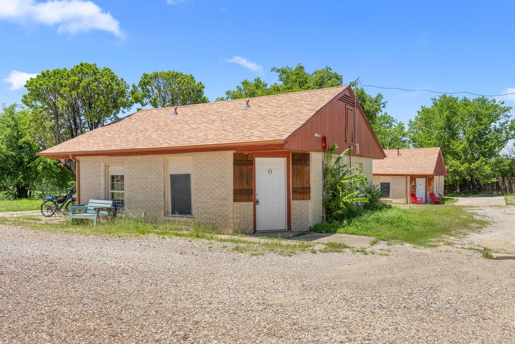 2070 N US Hwy 69