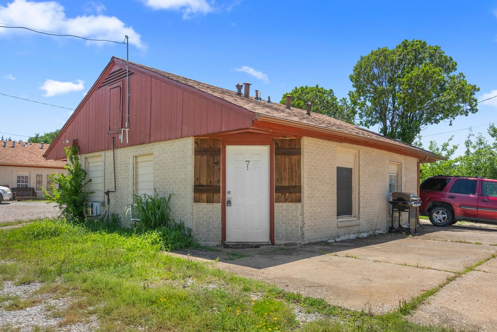 2070 N US Hwy 69