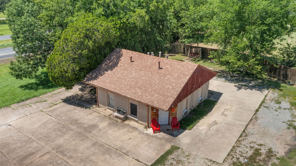 2070 N US Hwy 69