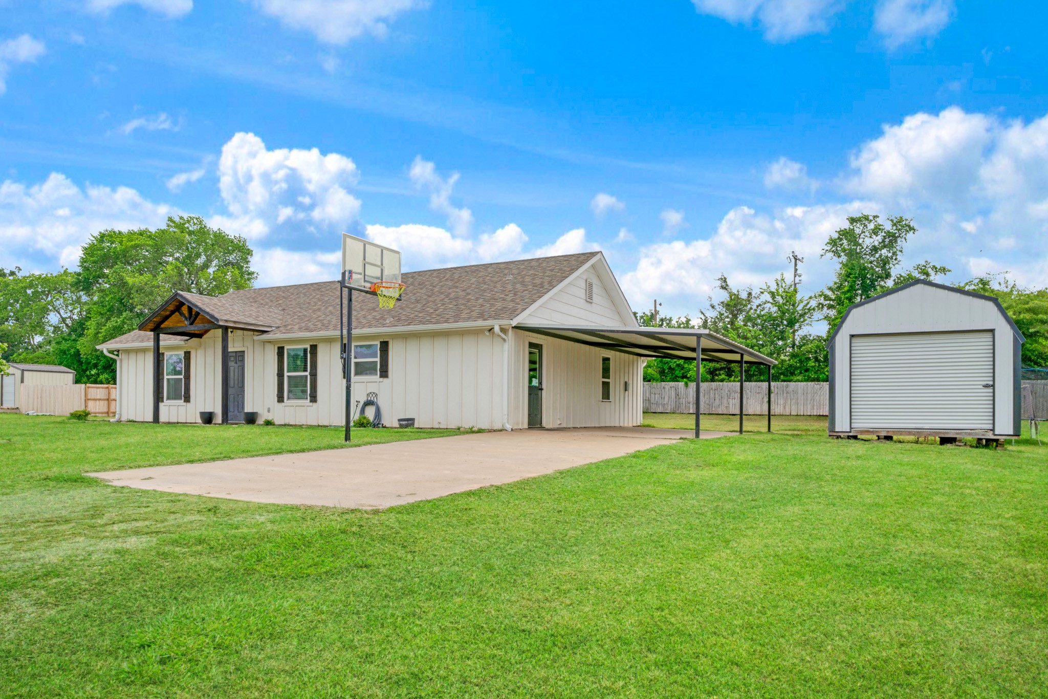134 Private Road 43790