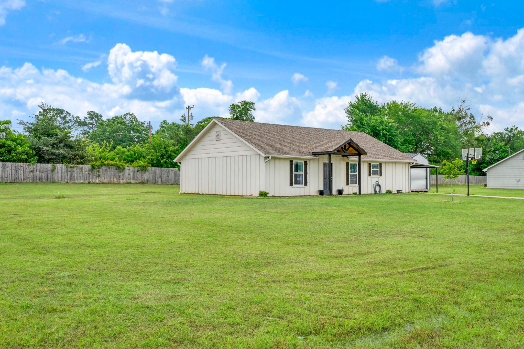 134 Private Road 43790