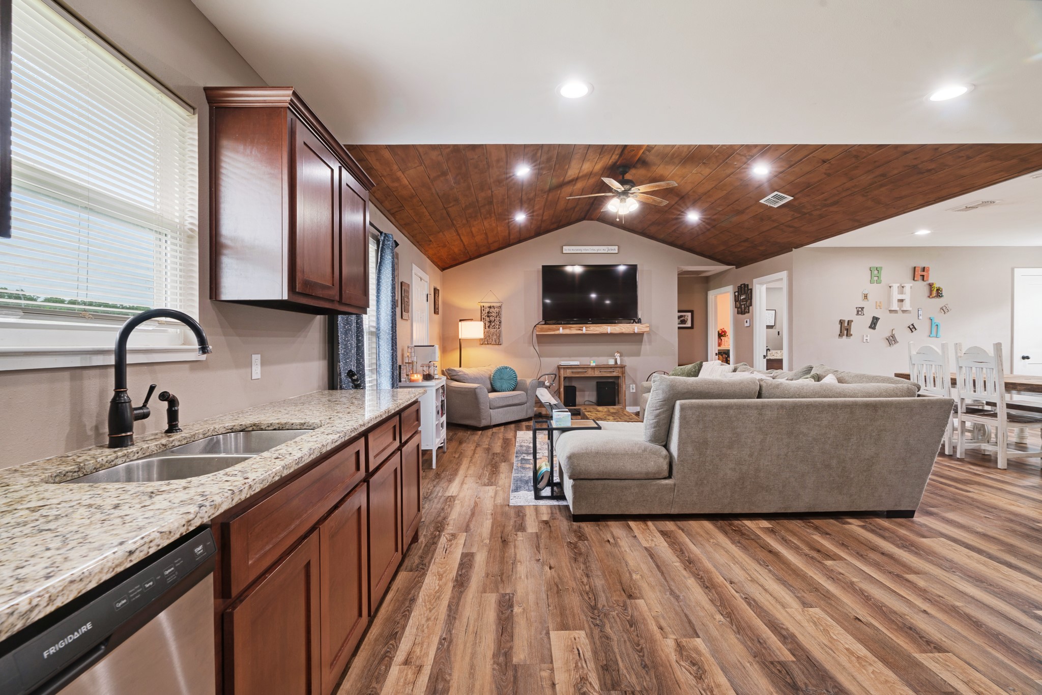 134 Private Road 43790