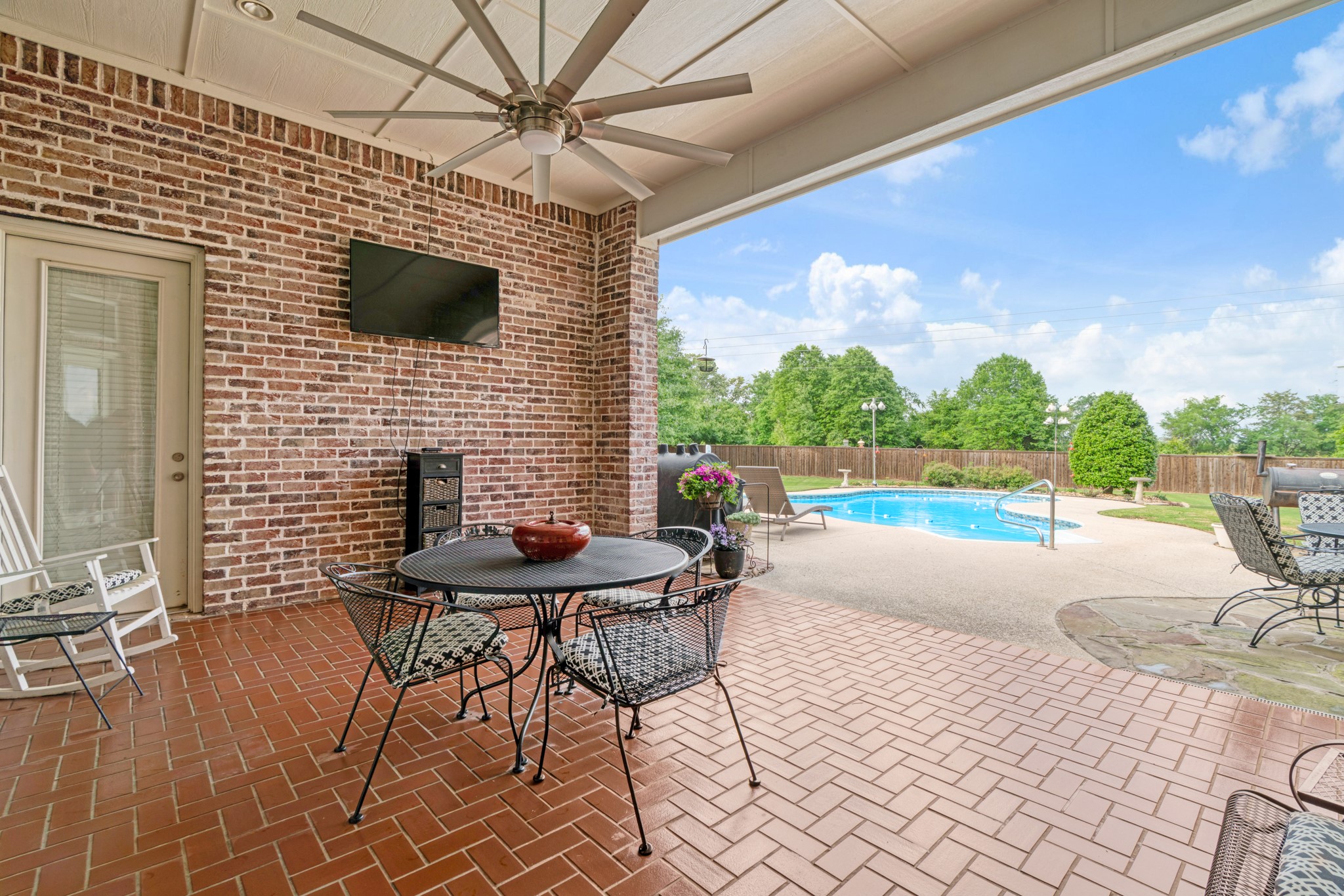3655 Darnell Dr