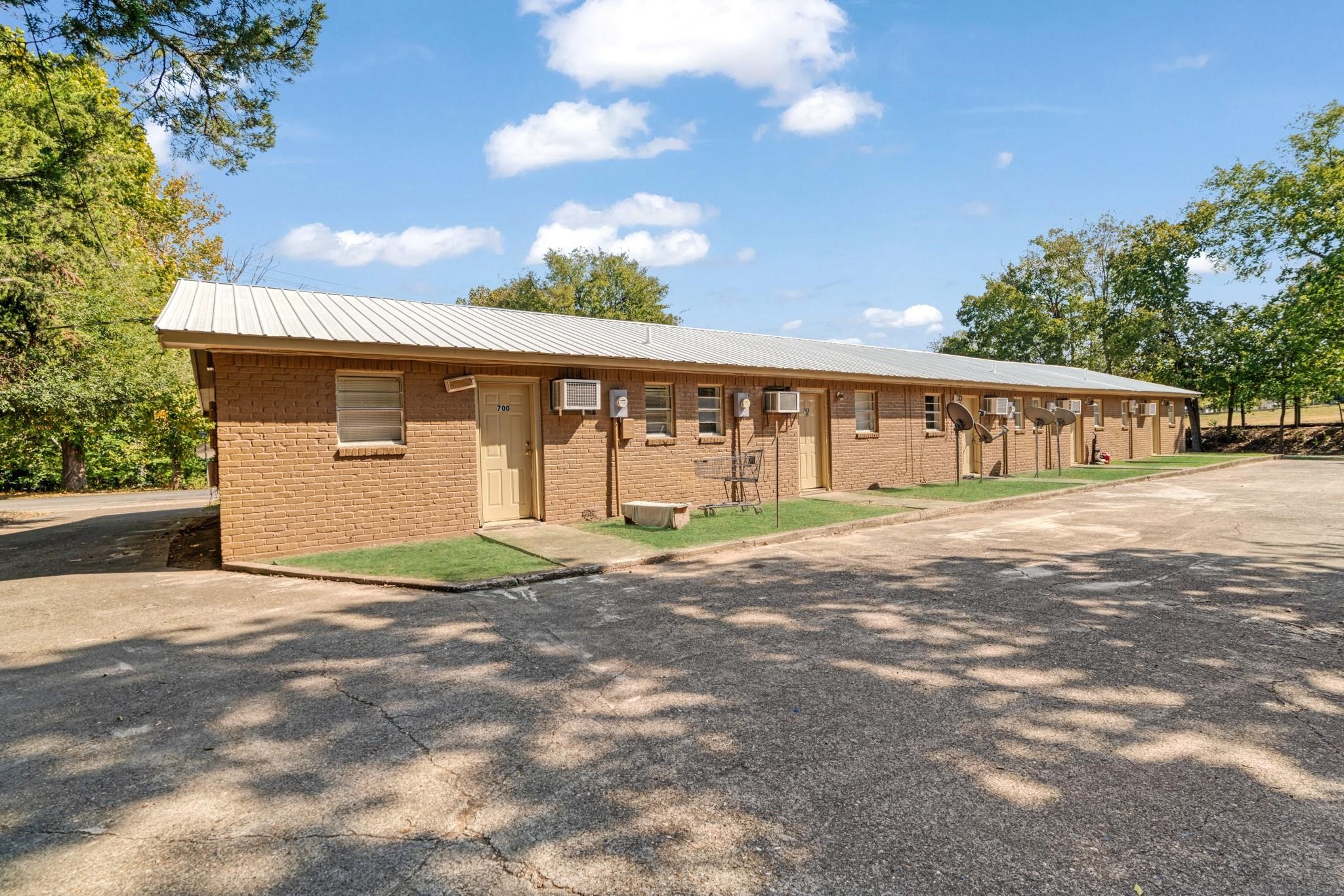 700 S Donoho Street 700, 702, 704, 706, 708