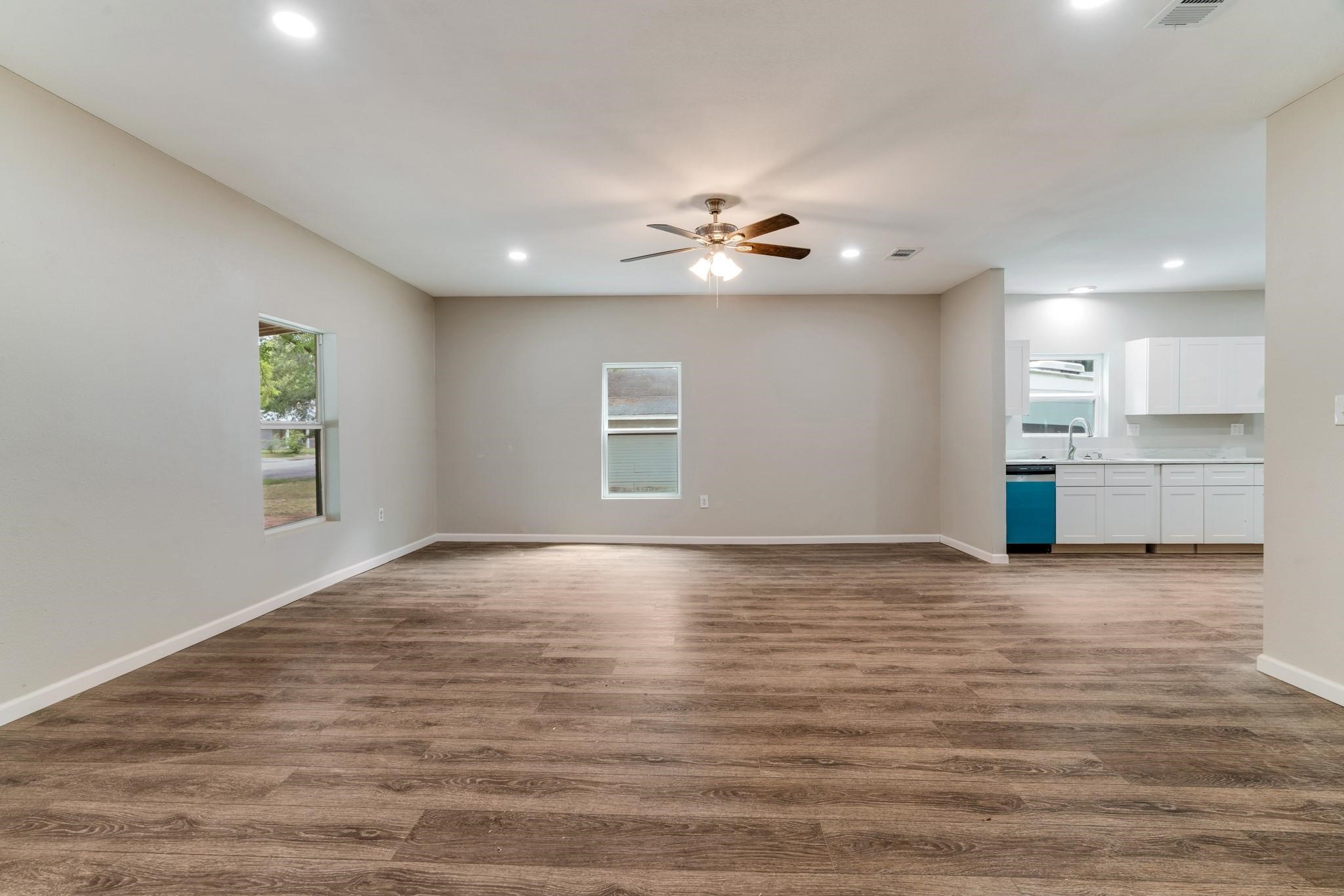 562 SW 1ST