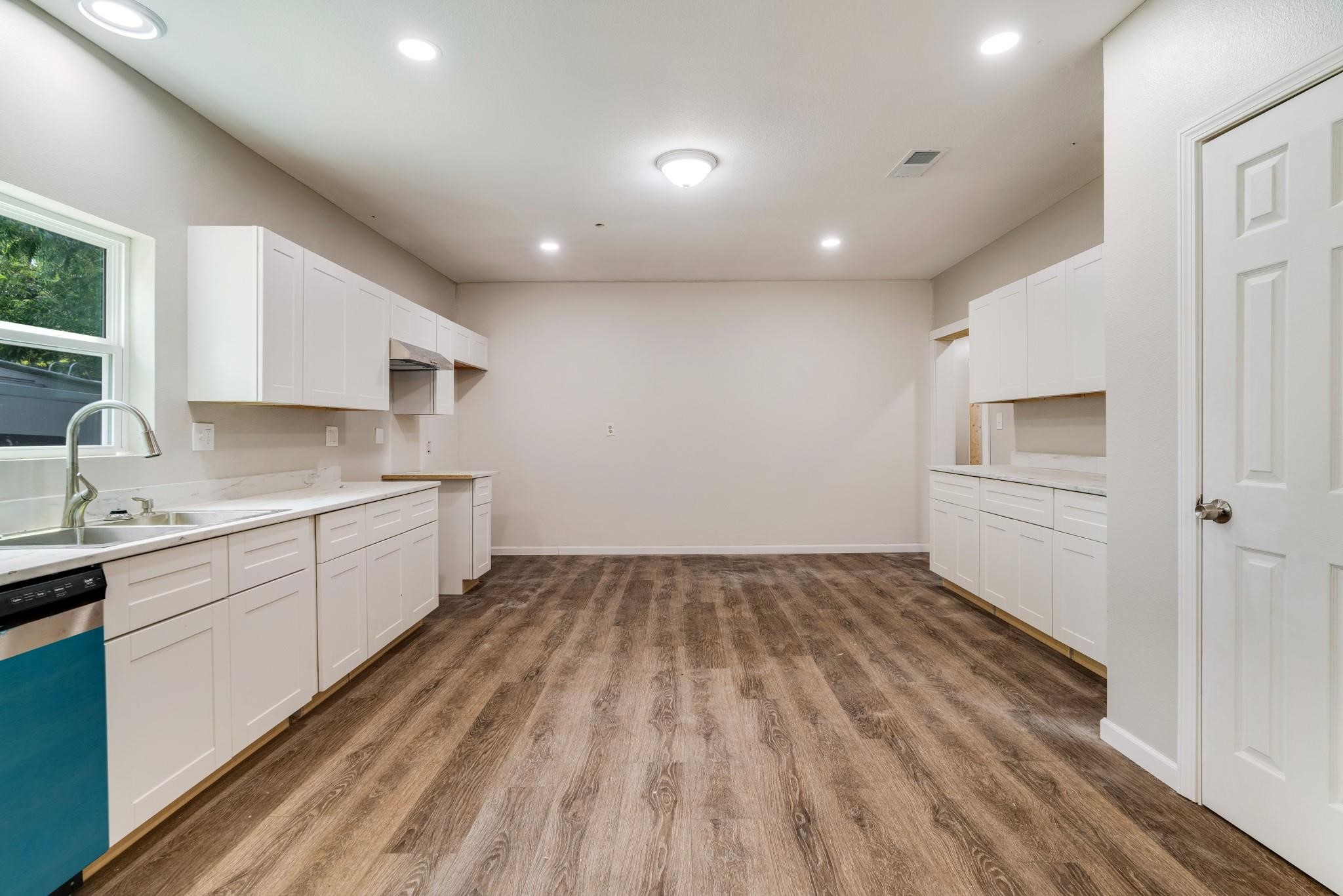 562 SW 1ST