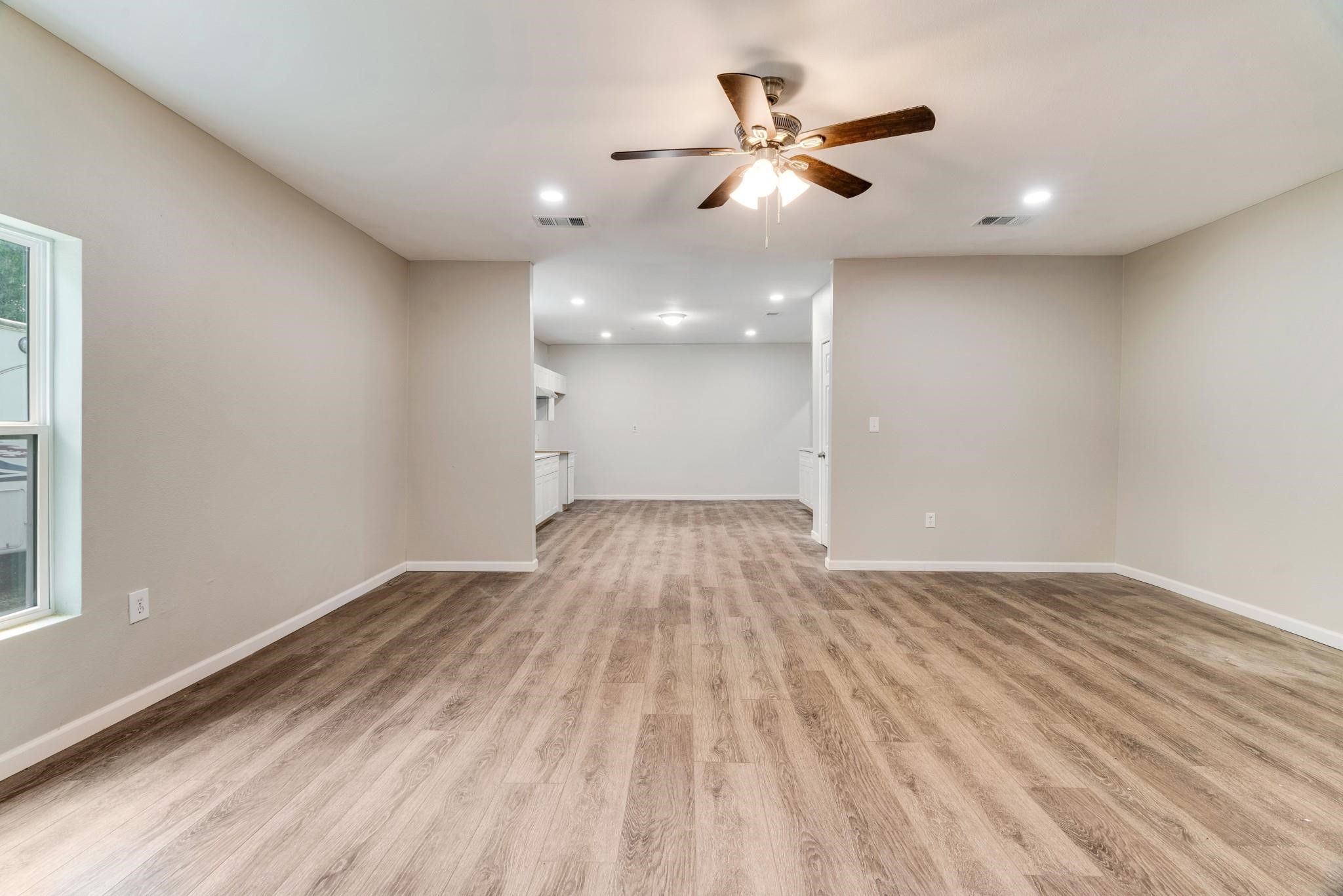 562 SW 1ST