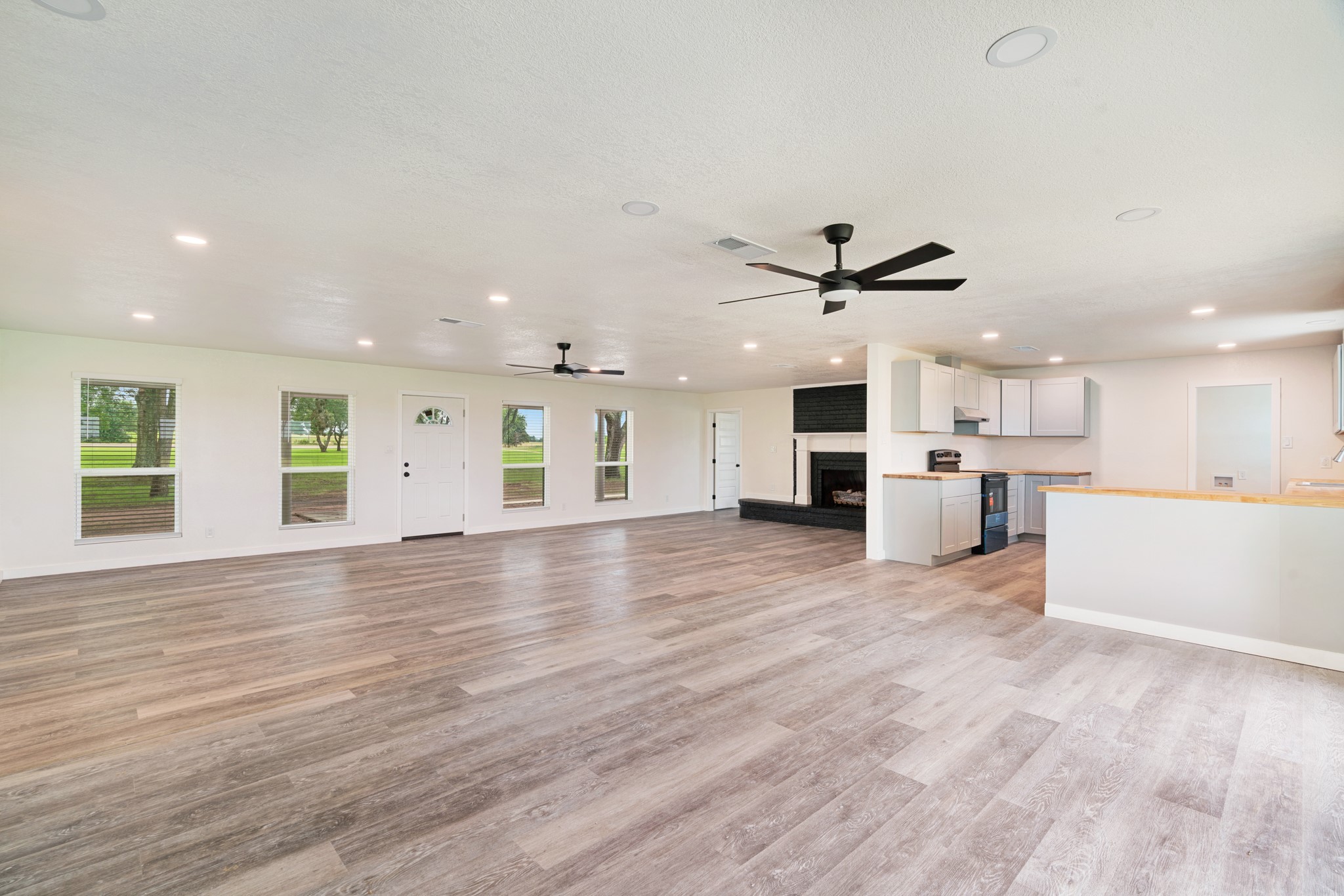 1285 FARM ROAD 196