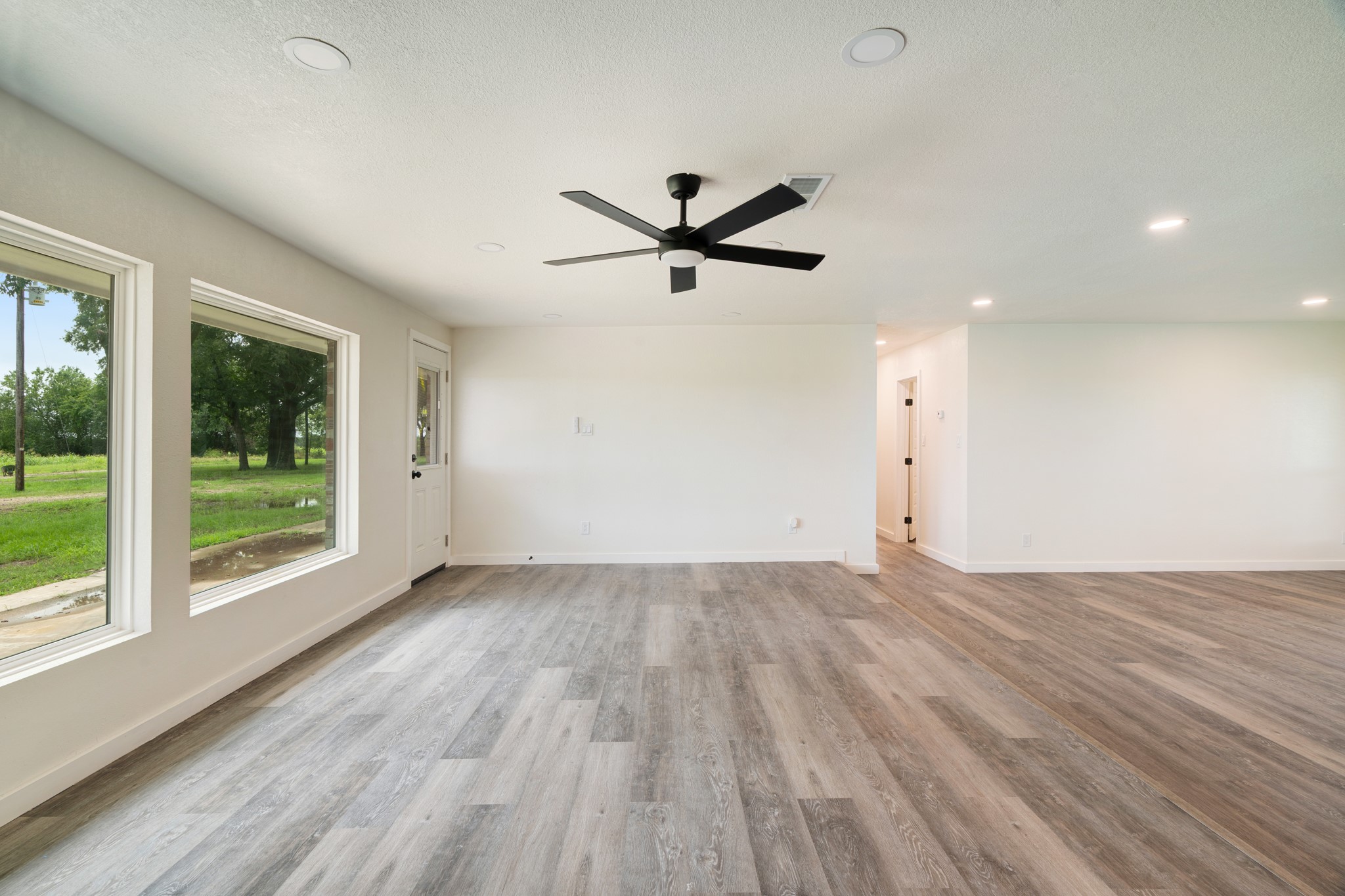 1285 FARM ROAD 196