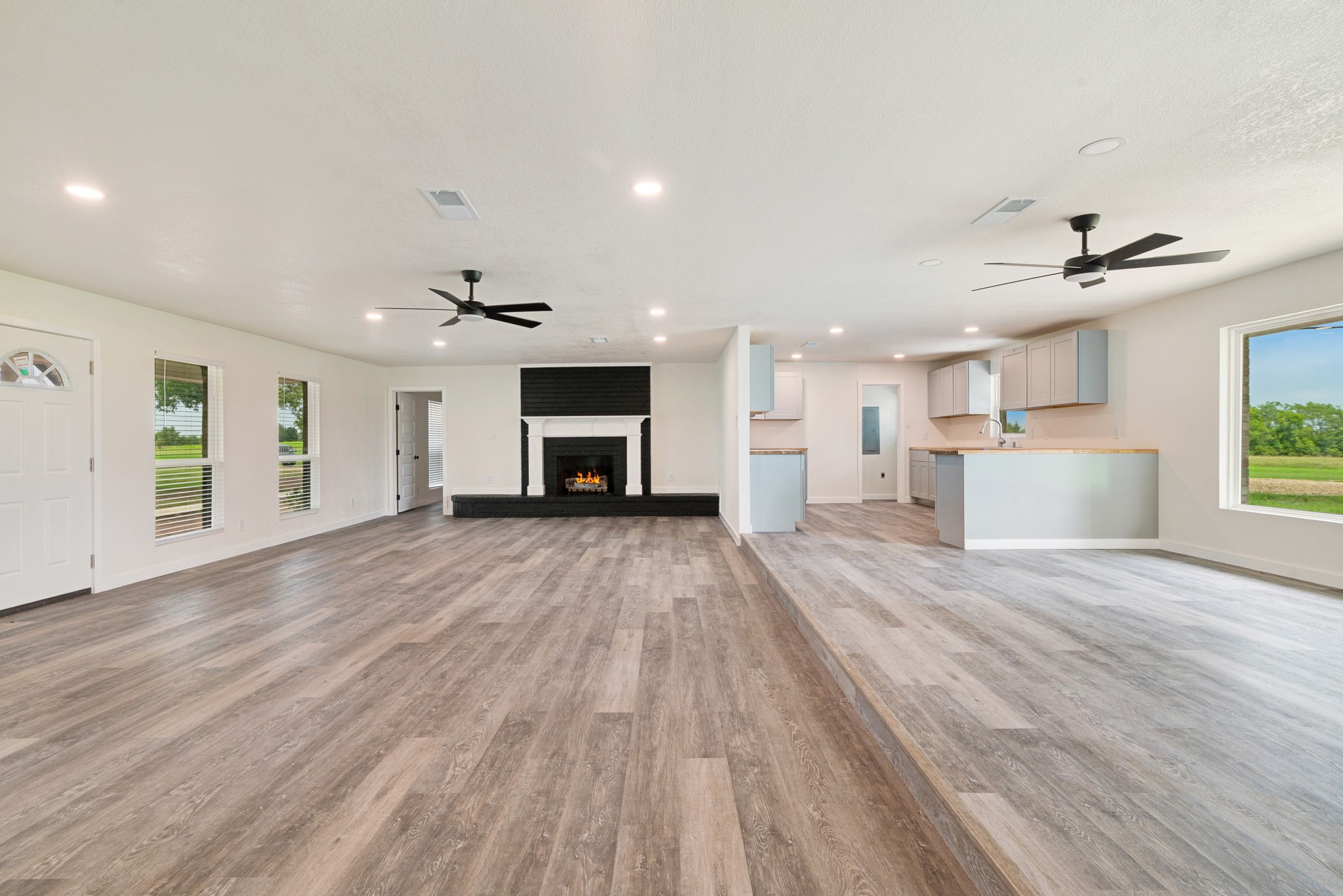 1285 FARM ROAD 196